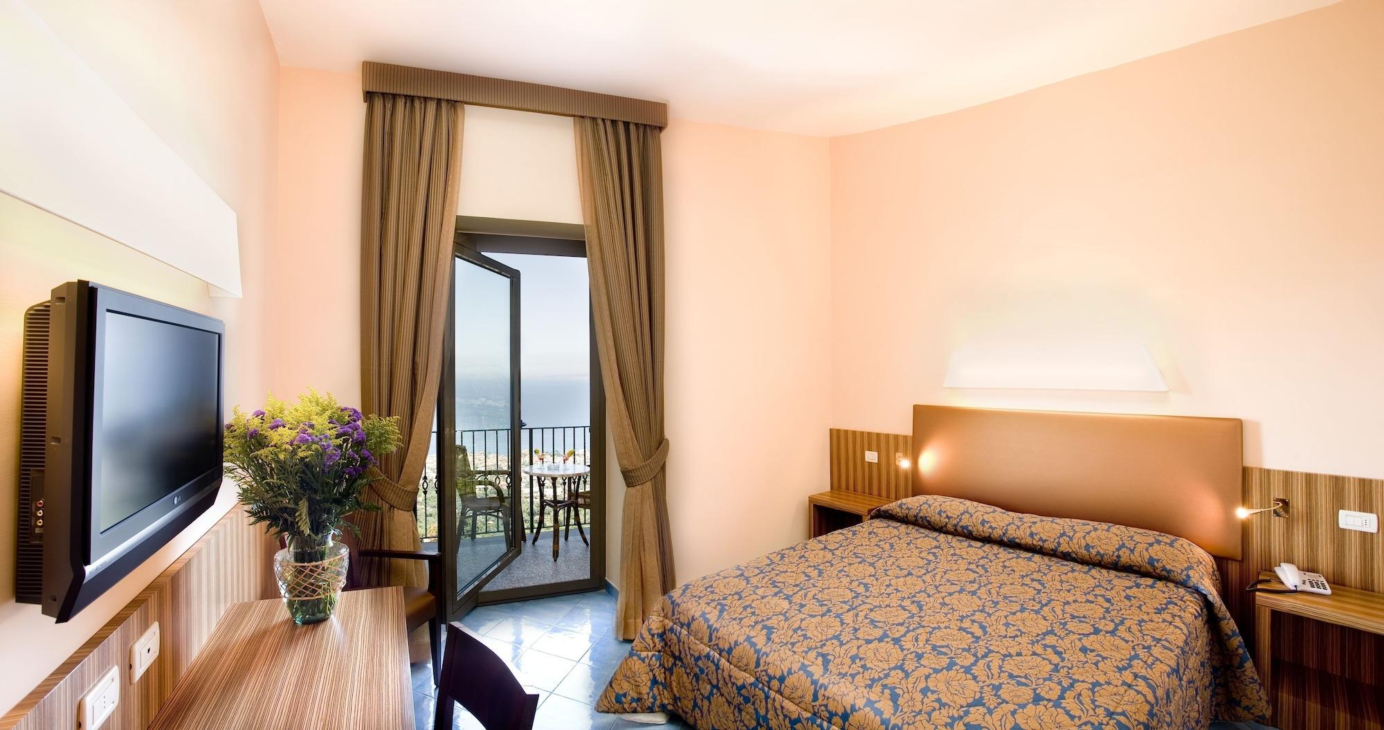 Grand Hotel Due Golfi 산트아구타수이두에골피 외부 사진