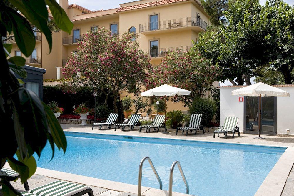 Grand Hotel Due Golfi 산트아구타수이두에골피 외부 사진
