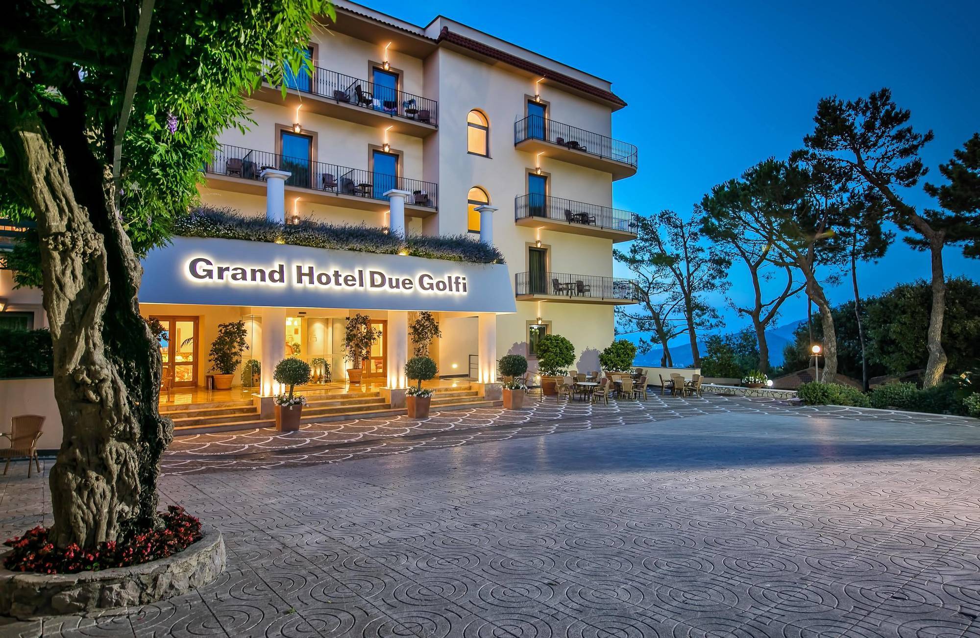 Grand Hotel Due Golfi 산트아구타수이두에골피 외부 사진